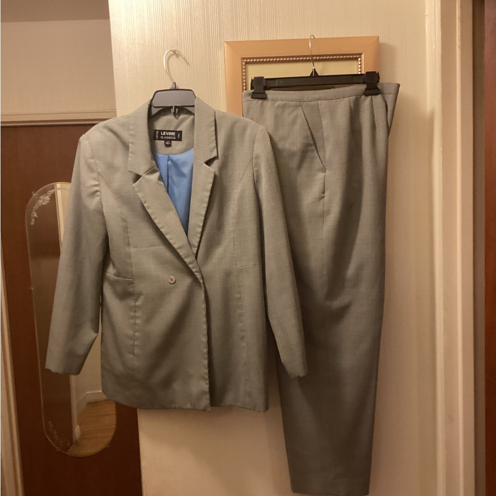 LARRY LEVIN CLASSICS GREY PLAID PANTS SUIT SZ 14 P $30.